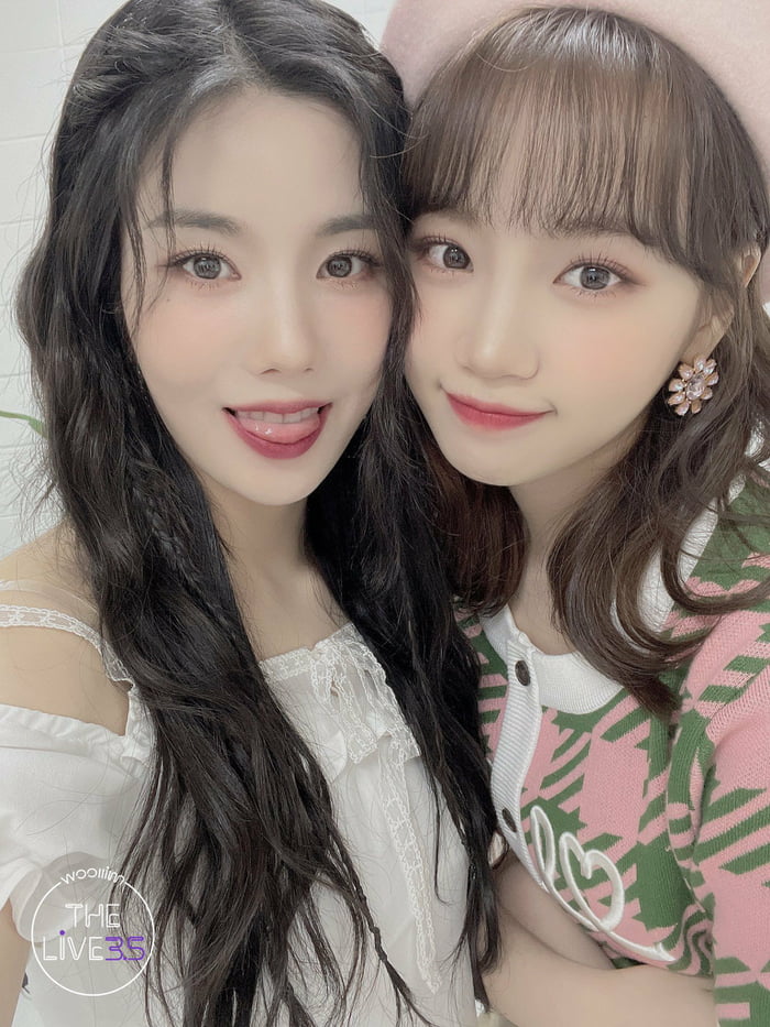 Eunbi and Chaewon - 9GAG