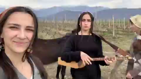 Georgian trio mandili