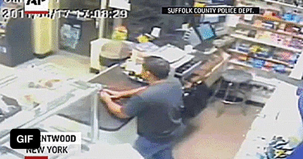 How a Salvadorian stops an armed robbery - 9GAG
