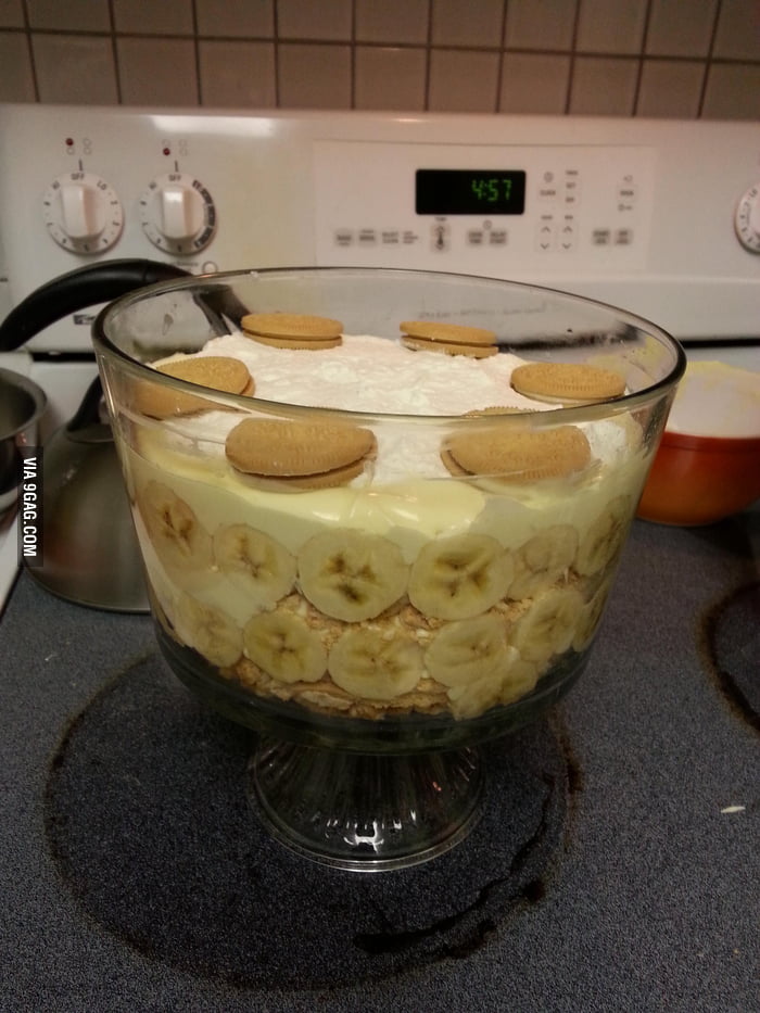 Banana Cheesecake Trifle with Golden Oreos - 9GAG