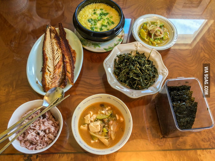 nothing-fancy-this-is-what-a-typical-breakfast-looks-like-in-a-korean