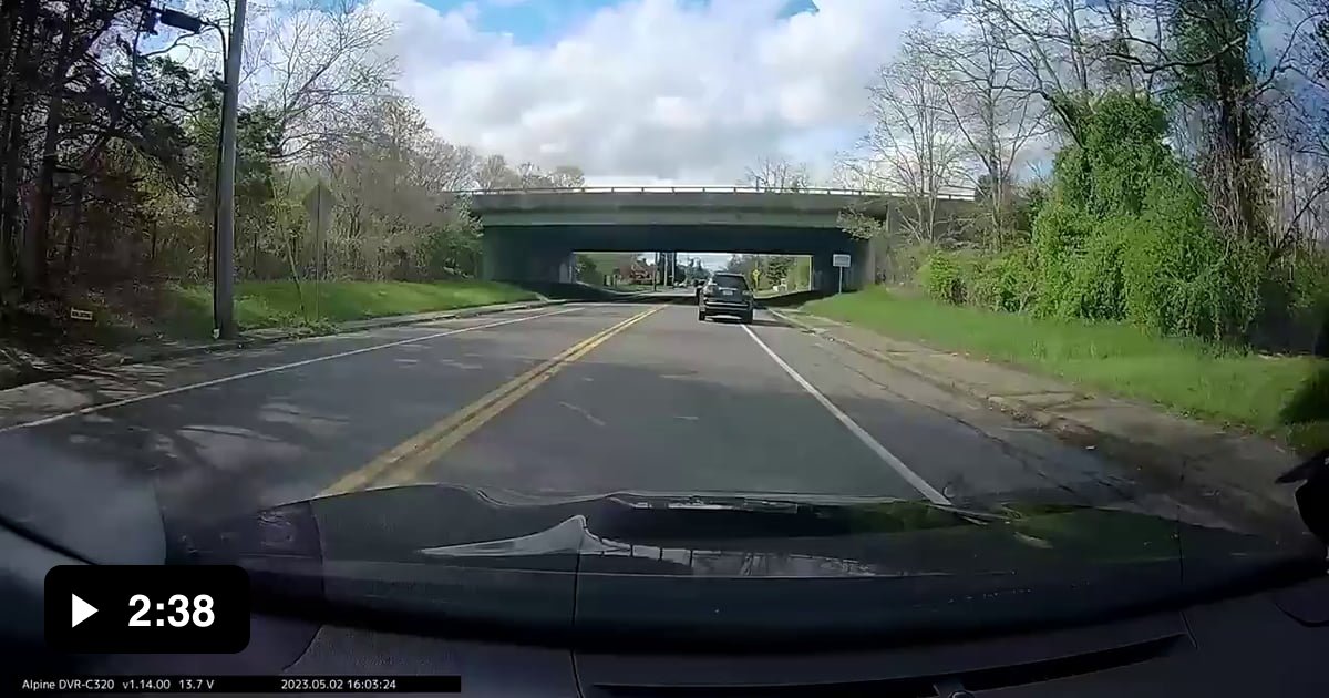 Road rager chases cammer while waving a knife out his window - 9GAG