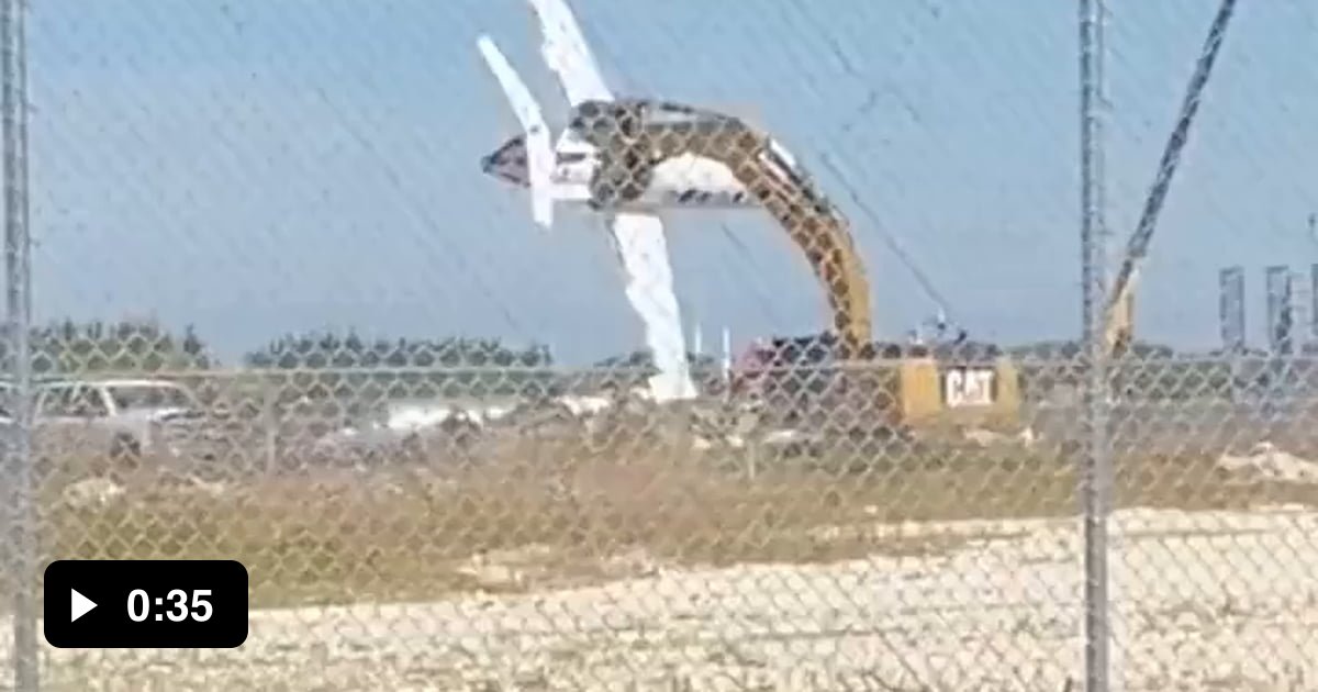 florida-man-flies-plane-with-an-excavator-9gag