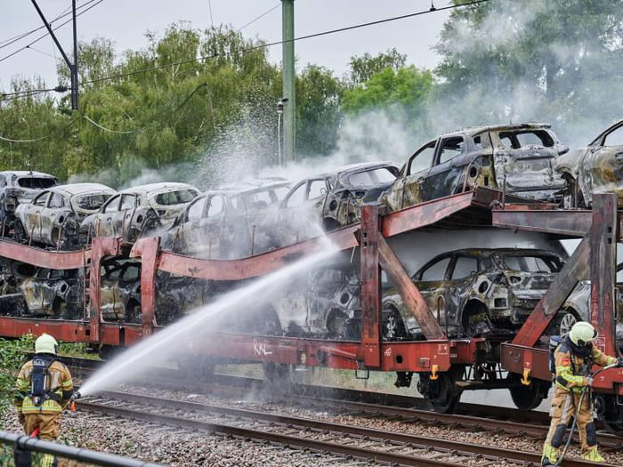 A train carrying hybrid cars burned down in the Netherlands 9GAG