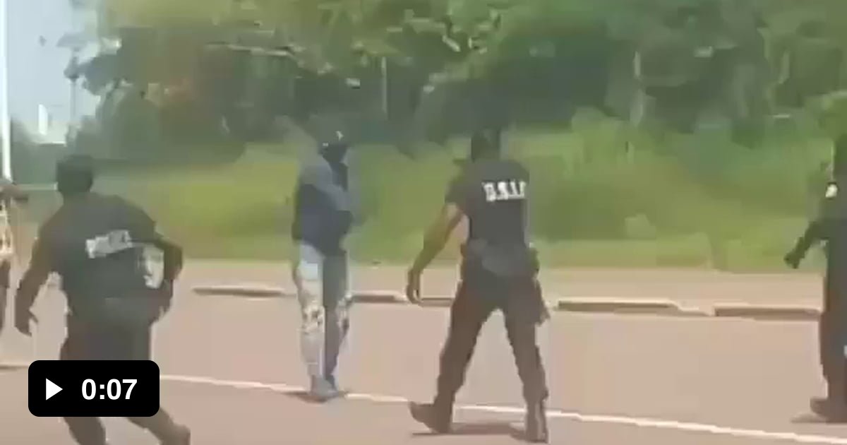 This Is How Police Take Down A Machete Wielding Maniac Without Killing