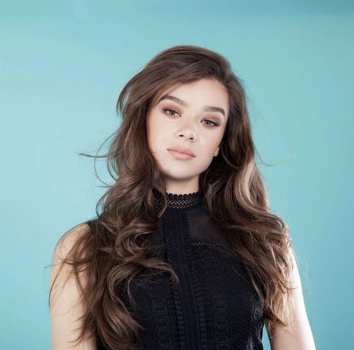 Hailee Steinfeld - 9GAG