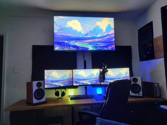 Triple monitor setup on an ikea 
