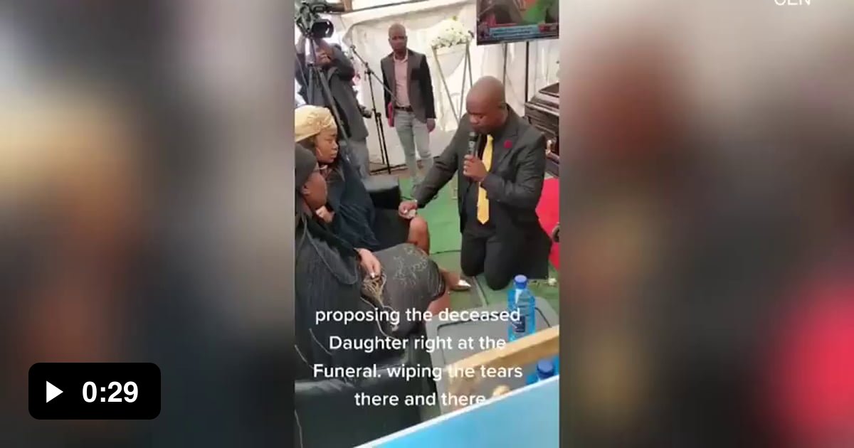 Man Proposes to Sobbing Girlfriend at Her Father's Funeral in South ...