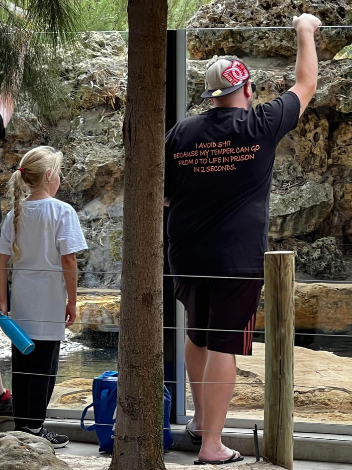 A beautiful family day out at the zoo ☺️ - 9GAG