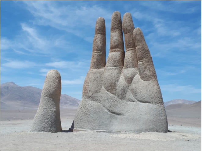 Massive hand found in desert. - 9GAG