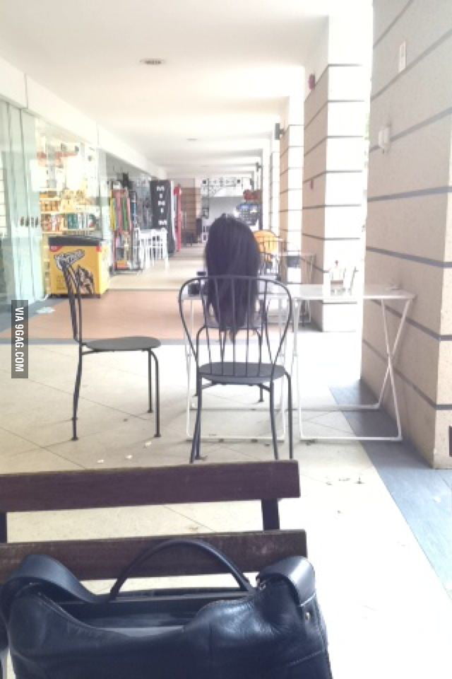 i-noticed-something-strange-about-the-person-opposite-me-9gag