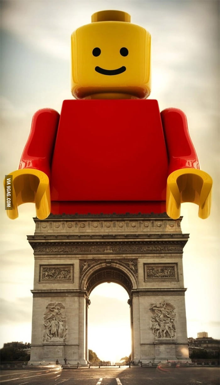 I will never see the Arc de Triomphe the same way again. - 9GAG