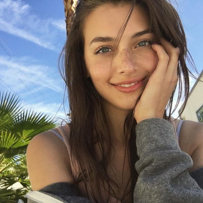 Jessica Clements 9gag