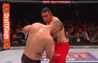 Fabricio Werdum Chokes Out Cain Velasquez With A Smile On His Face 9gag