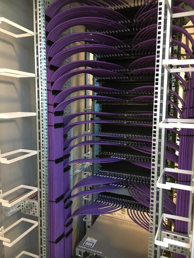 Awesome cable management - 9GAG