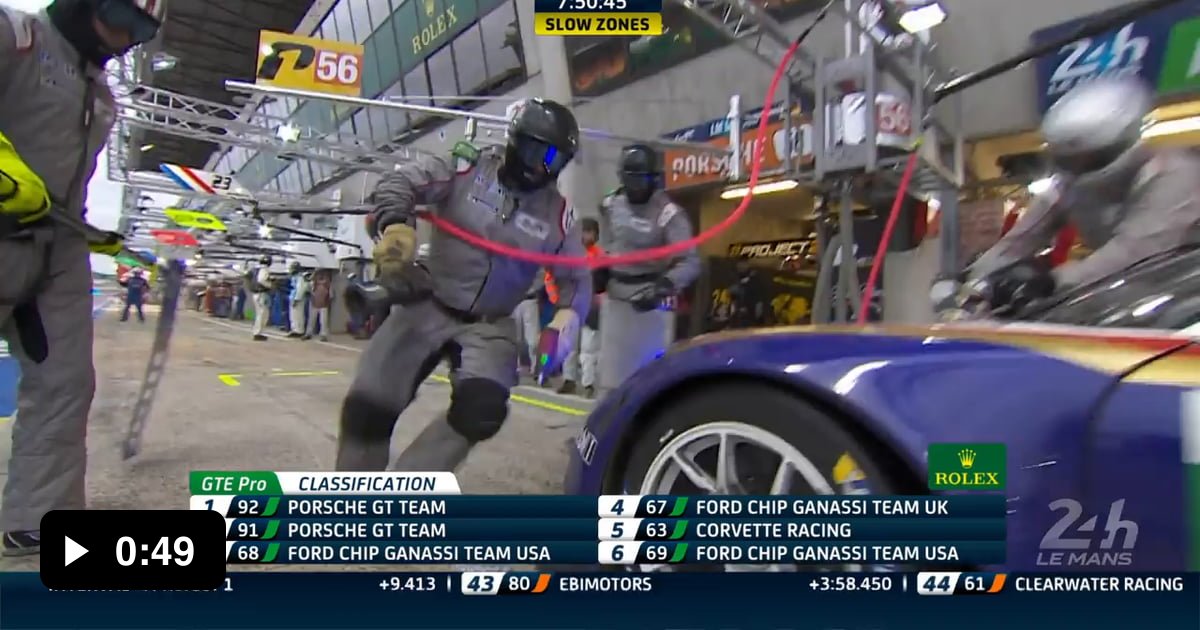 2018 24 Hours of Le Mans Porsche mechanics change the front brakes in