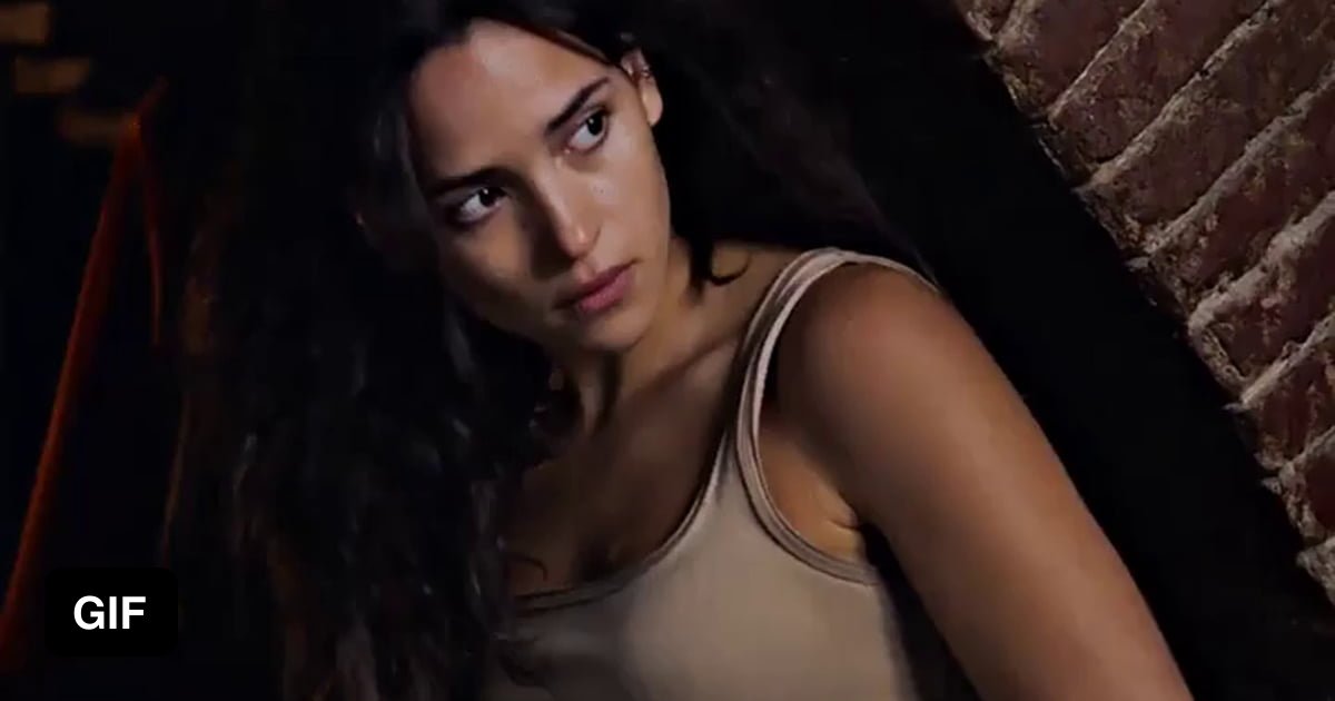 Adria Arjona 9GAG