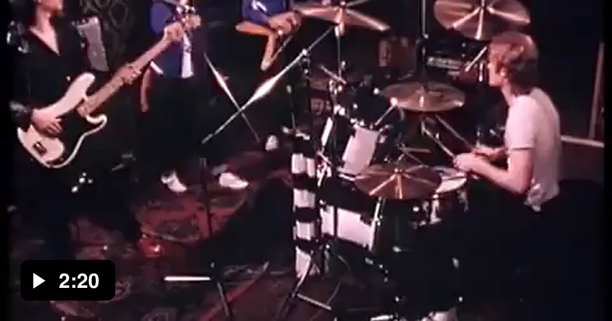 Chrissie Hynde with The Pretenders rehearsing Brass in Pocket, 1979 9GAG