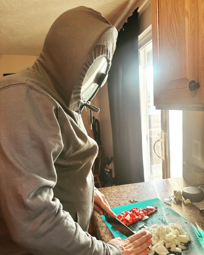 Don’t ever let those eyes water from chopping onions again, friends! 9GAG