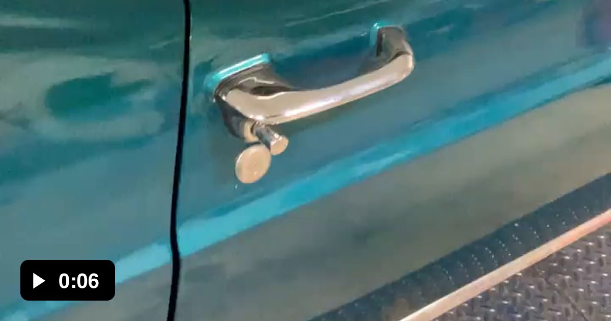 The sound of an old car door closing is so satisfying. 9GAG