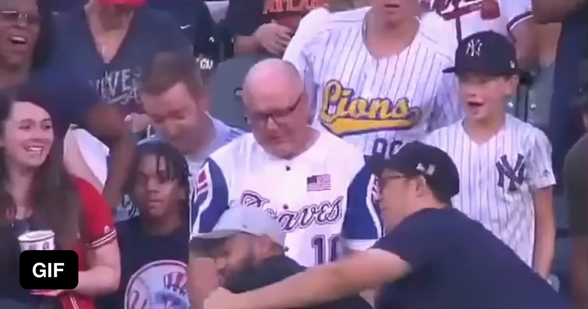 Braves fan fights off Yankees fan to throw back Stanton HR as smaller