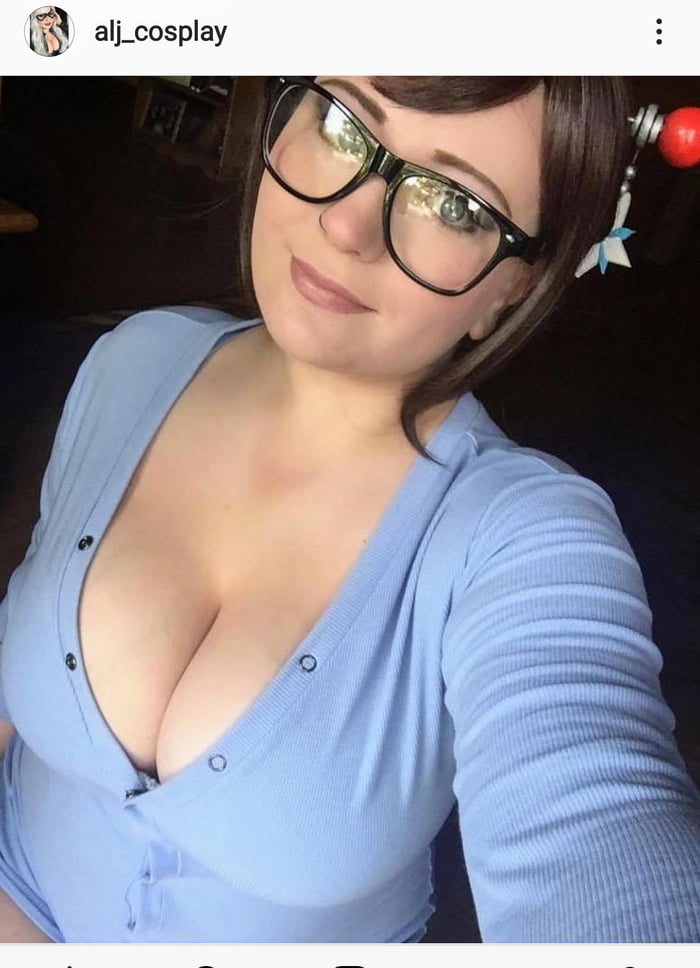 Busty Nerd Girl