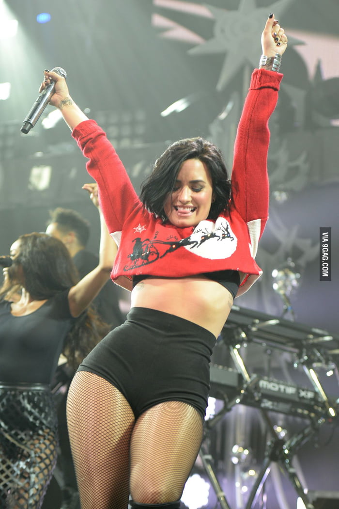 Demi Lovato - 9GAG