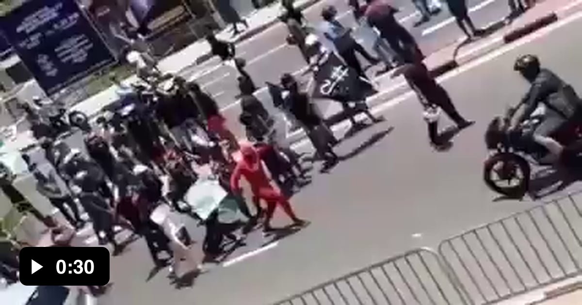Flash spotted during Sri Lankan protests 9GAG