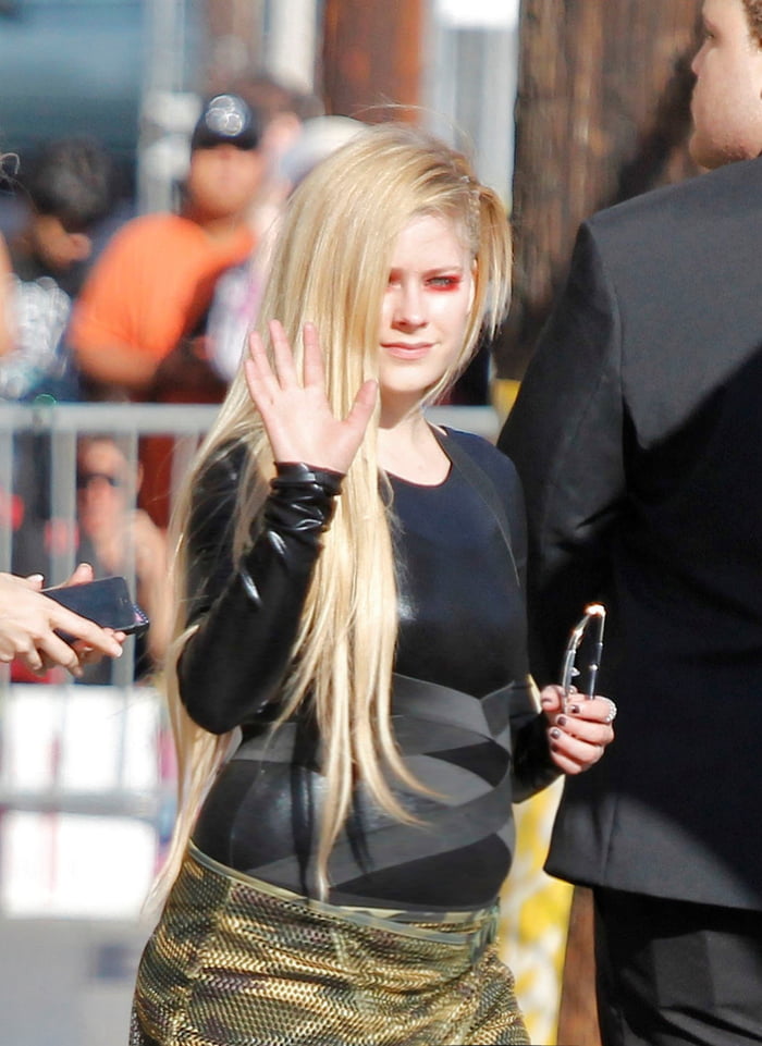 Avril lavigne is getting chubby