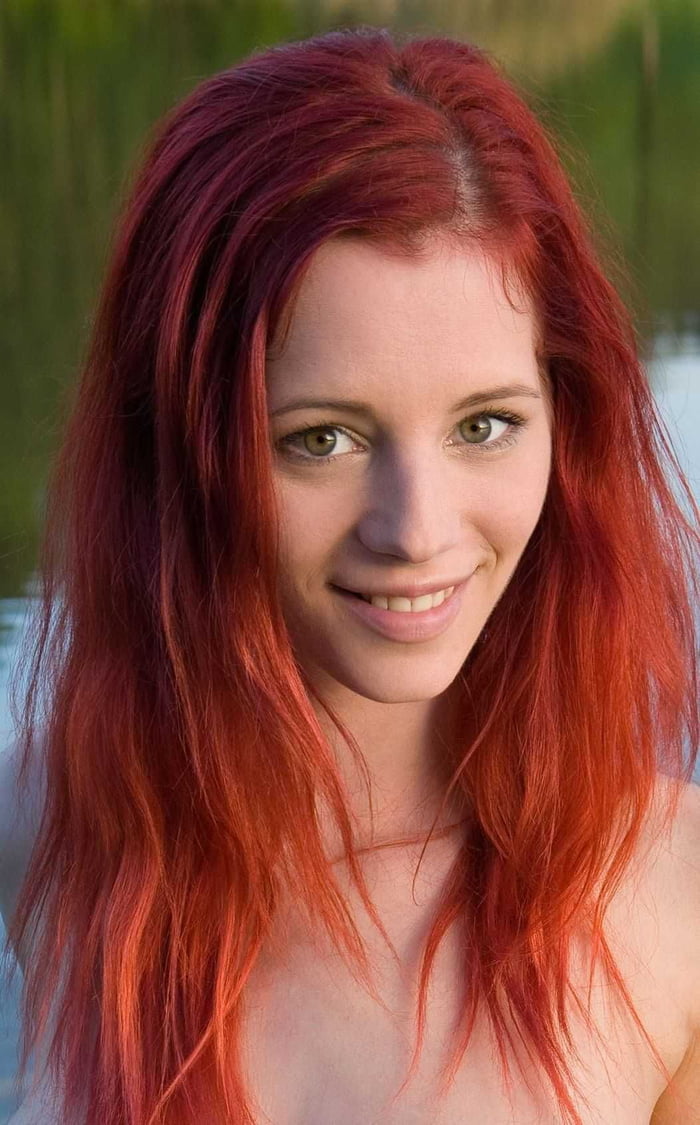 Gabrielle Lupinkova - 9GAG