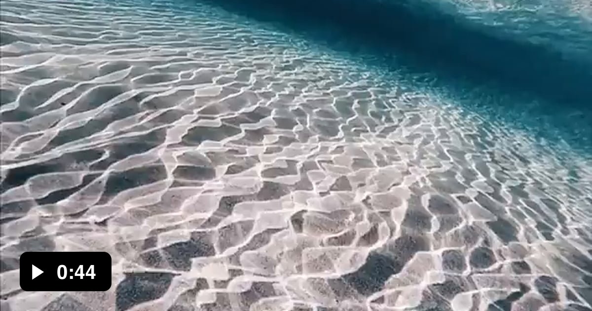 Absolutely stunning crystal clear water in Hawaii - 9GAG