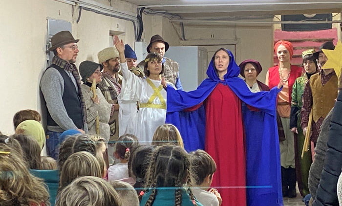 Ukrain: waldorf teachers play the Christmas play in a shelter. I played ...