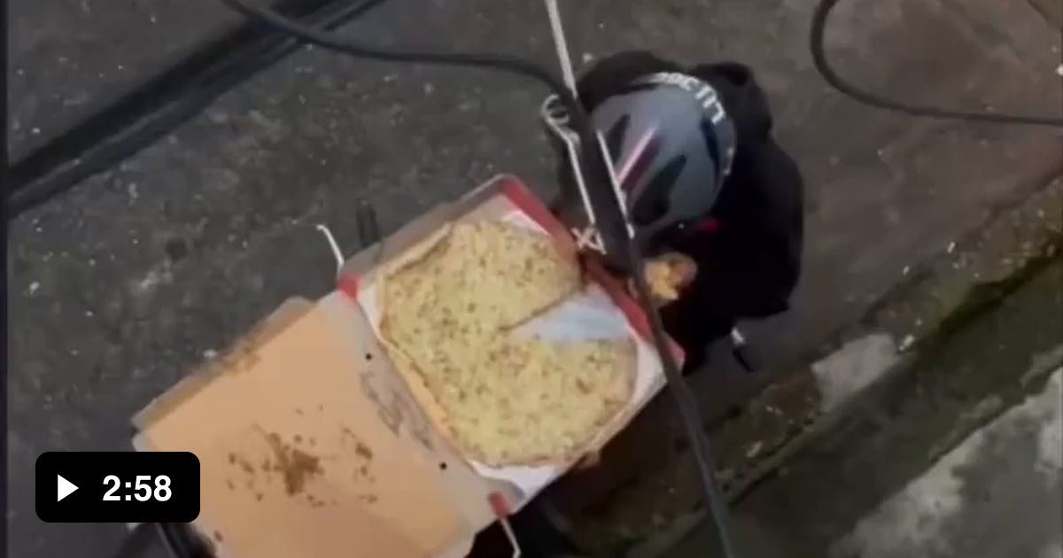 Wonder why your pizza took too long? 9GAG