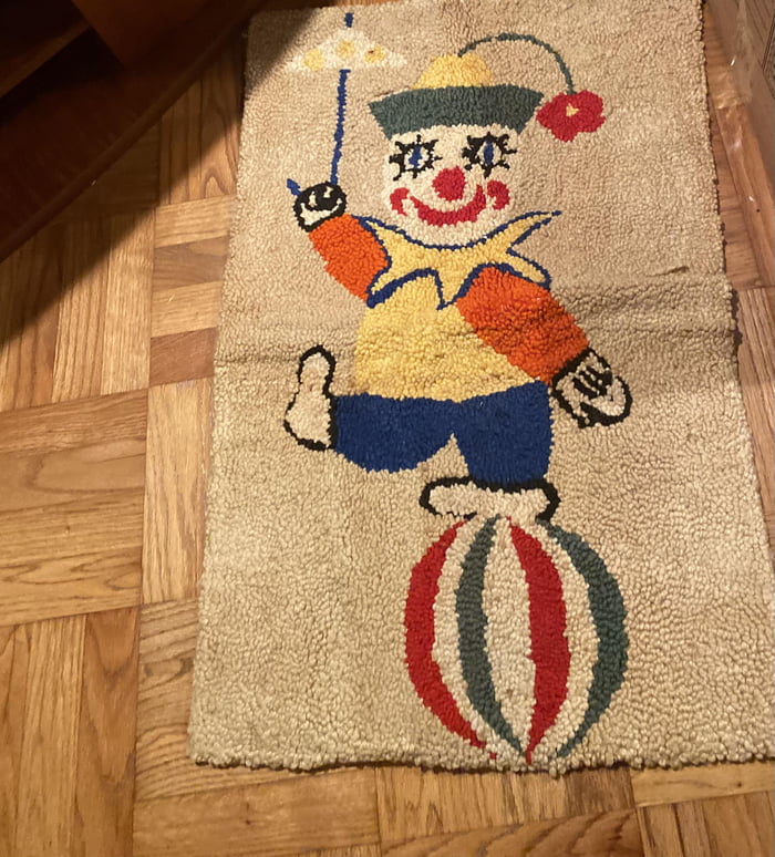 This clown pattern rug… - 9GAG