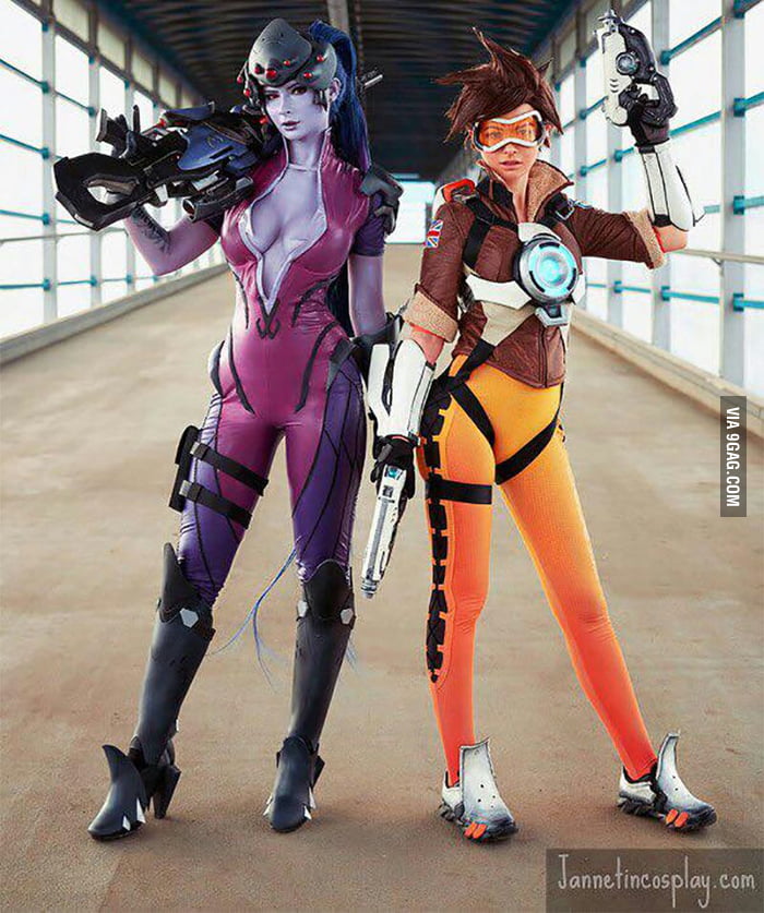 Widowmaker And Tracer Cosplay 9GAG