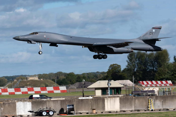 Oh Hello US Air Force B-1 bombers arriving at RAF Fairford. Welcome ...