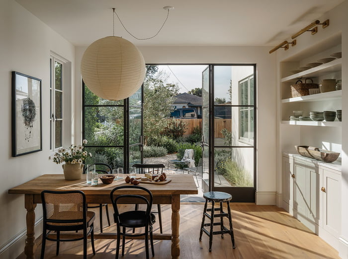 Dining room opening up to the garden in a Manhattan Beach home, Los