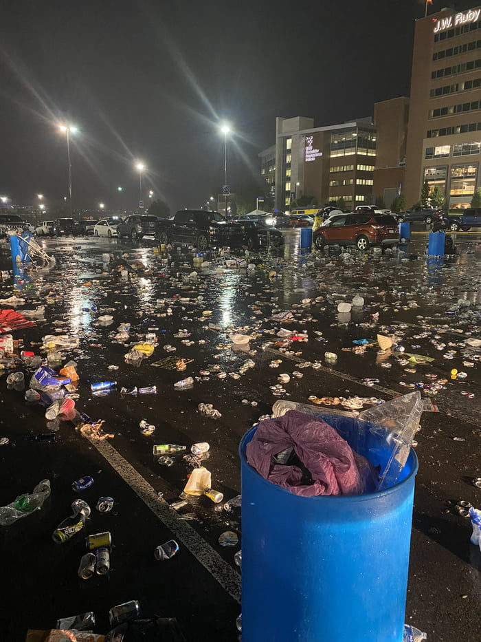west-virginia-university-parking-lot-after-tonight-s-football-game-9gag