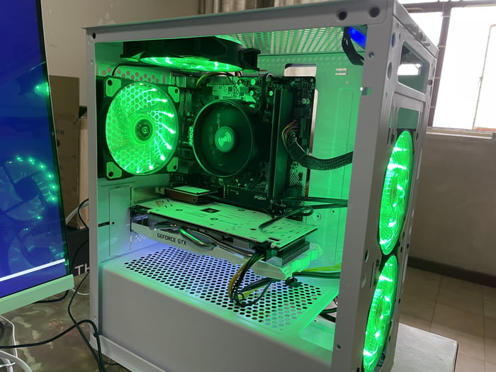 My First PC Build (yes it’s pretty low end I know) - 9GAG
