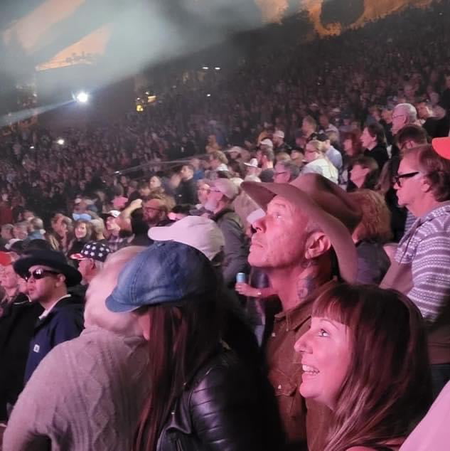 James Hetfield watching a Led Zeppelin tribute band. 9GAG