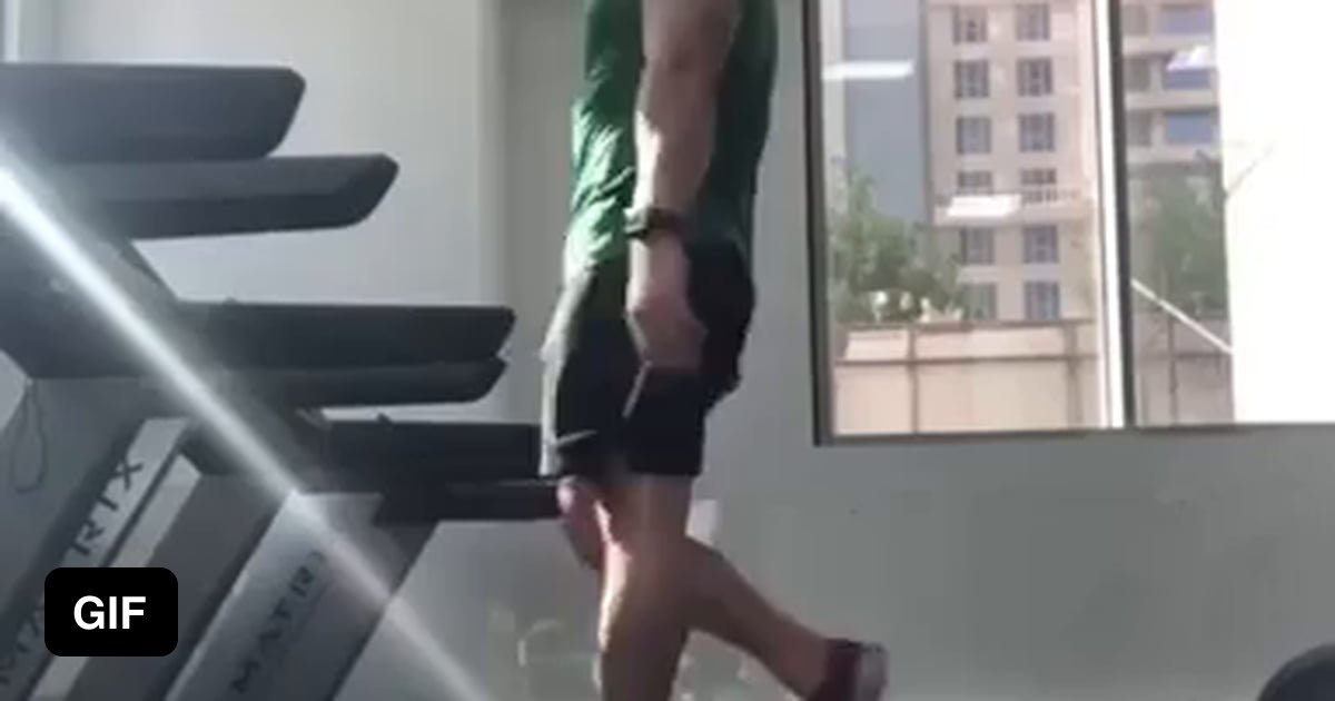 The fluidity of this guys movement - 9GAG