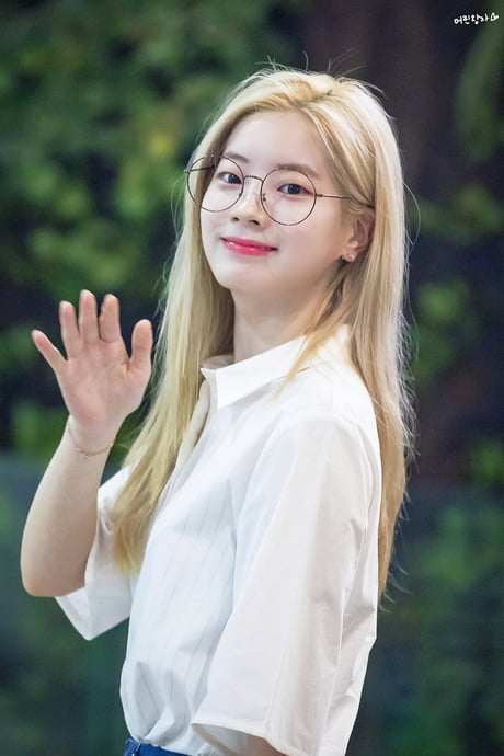 Cute Dahyun with glasses - 9GAG