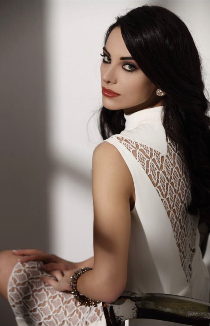 tuvana-turkay-foto-foto-opuhshey-pizdi-u-storishki-krupnim-planom