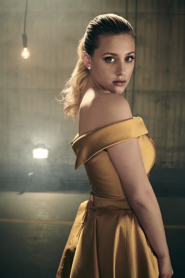 Lili Reinhart. - 9GAG