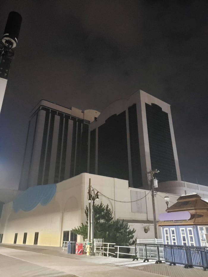 Abandoned hotel in Atlantic City 9GAG
