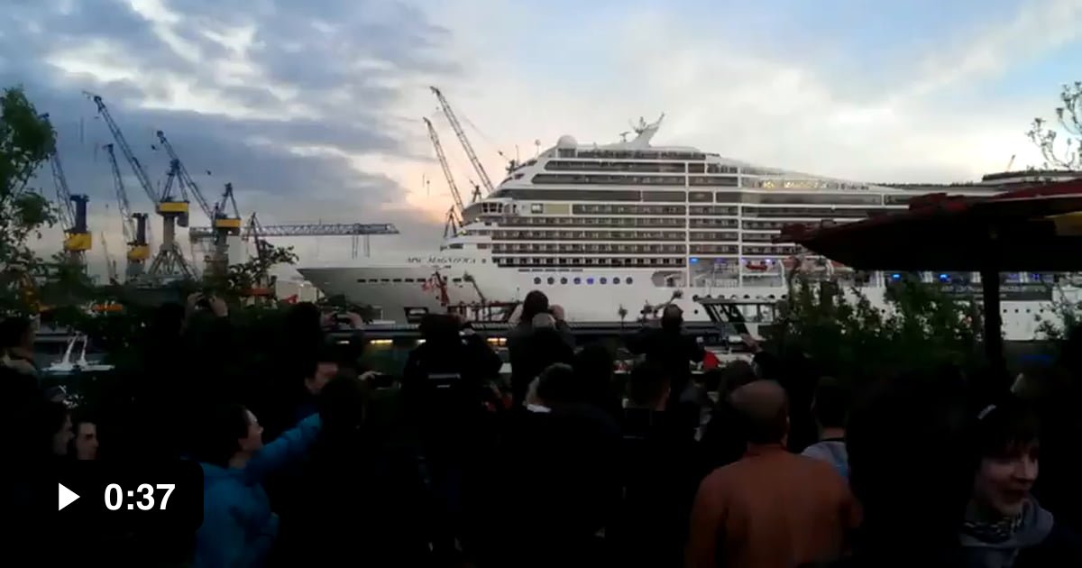 Cruise Ship Playing Seven Nation Army - 9GAG