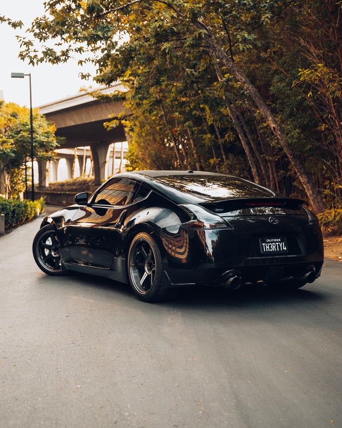 blacked out 370z