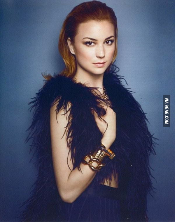 Emily VanCamp - 9GAG