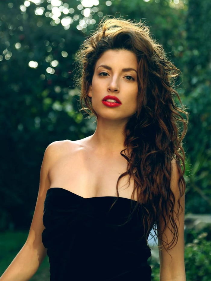 Girls gif tania raymonde naha person sex