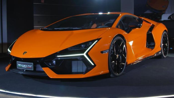 The new Aventador is here: Lamborghini Revuelto - 9GAG